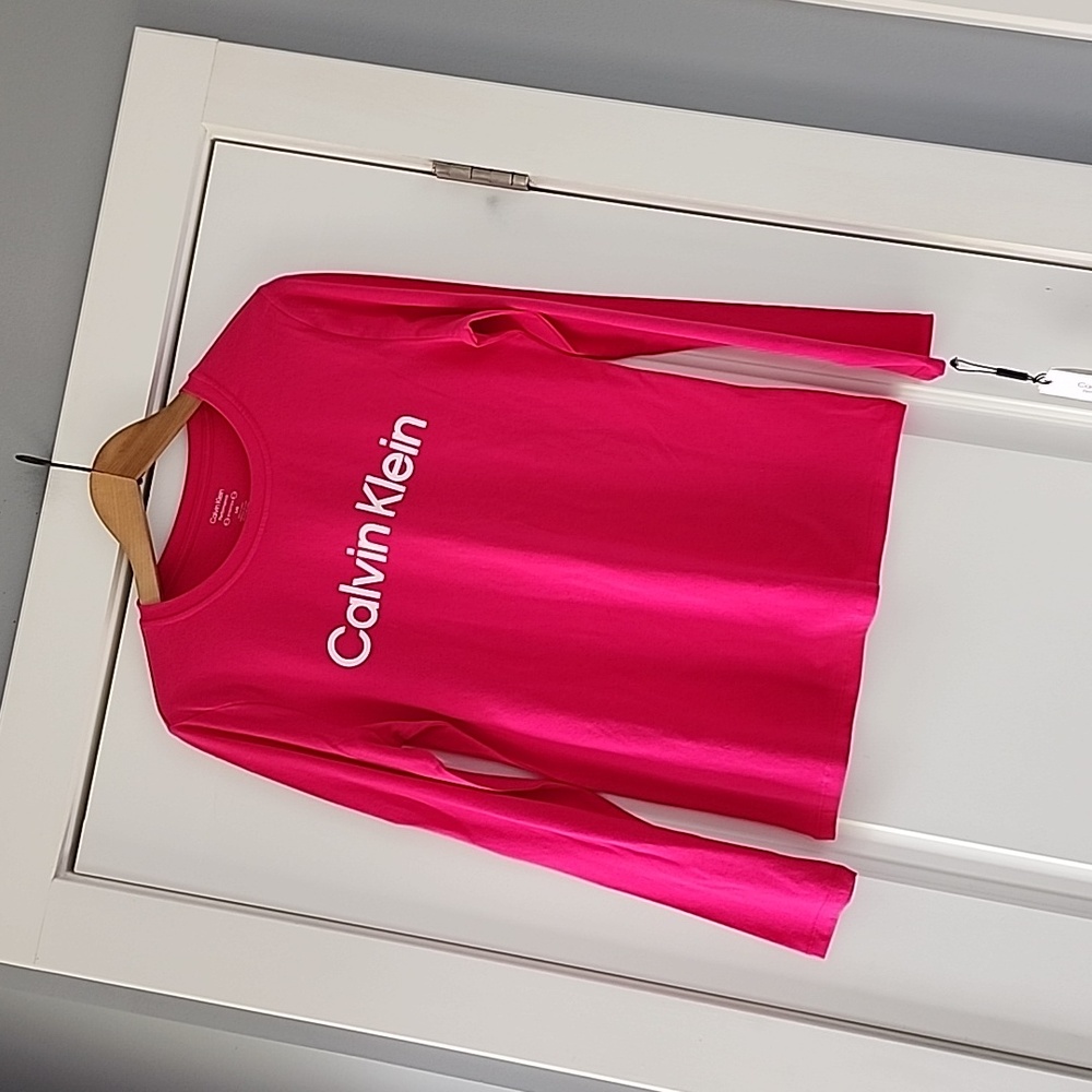 NWT...Pink Calvin Klein Performance stretch top!